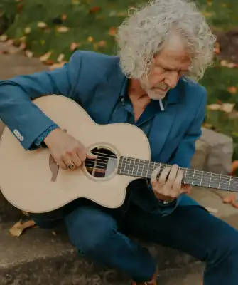 Photo of Michael Pos and his guitar